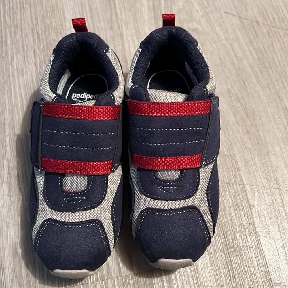 PediPed Sneakers
